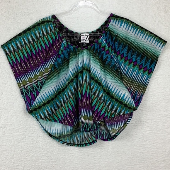 L. A. Living Doll Womens Size Medium Cropped Poncho. - Picture 5 of 9